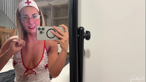 &Eacute;jaculation Faciale Pour Votre Infirmi&egrave;re Chaude Et Sexy