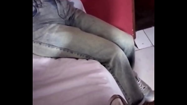 Joven acepta tener sexo por dinero