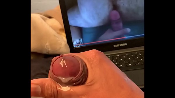 Me caliento y me masturbo en casa