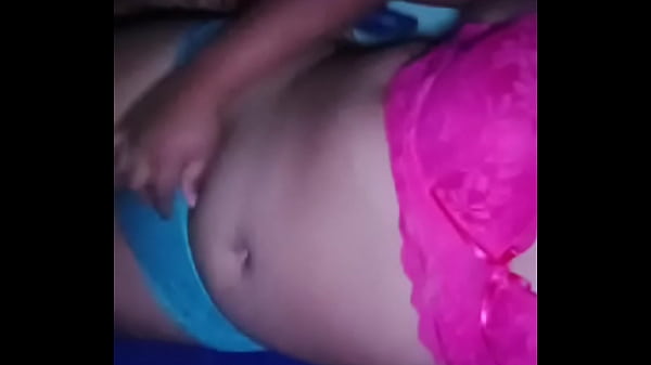 Rica chichona tatuada ense&ntilde;a todo muy ansiosa por cojer