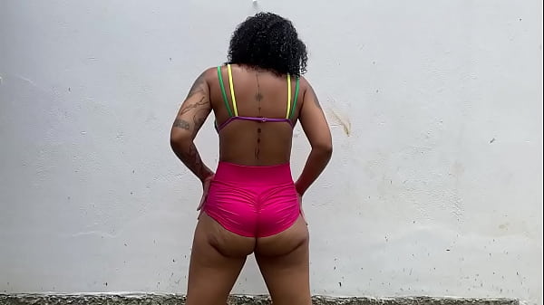 Morena Rabuda dan&ccedil;ou funk peladinha e depois se masturbou at&eacute; gozar