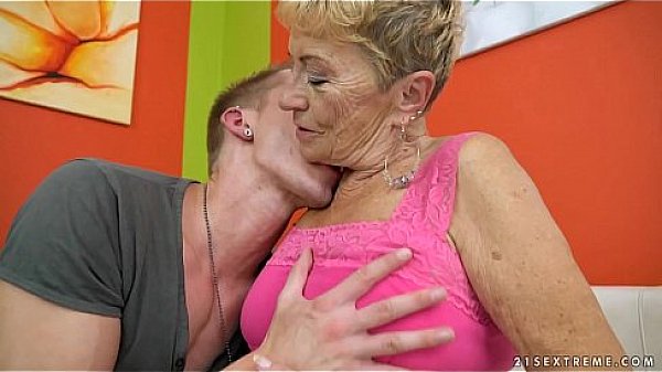 Old granny fucks the young mechanic - Lusty Grandmas