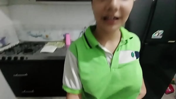 SIRVIENTA CALIENTE ME ESPERA EN LA COCINA - mi sirvienta de tetas peque&ntilde;as ESPERA MI GRAN VERGA!