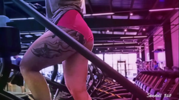 A GAROTA SUPER GOSTOSA SUADA FITNESS / FODIDA POR UM GARANH&Atilde;O COM TES&Atilde;O -SEXDOLL520F