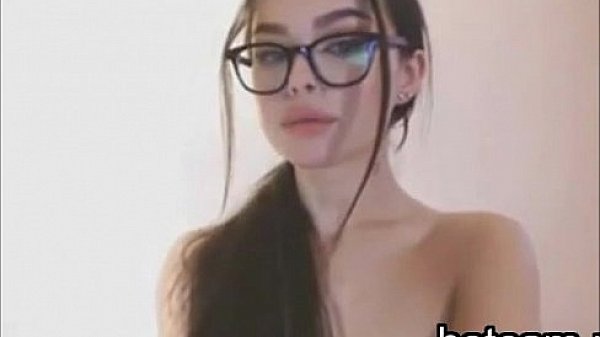 Jovencita siendole infiel al novio con extra&ntilde;os por internet - HotCam.pw