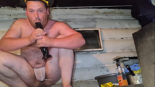 Русский  гей скачет своей огромной вкусной заднией на черном члене и делает отсос ))))  