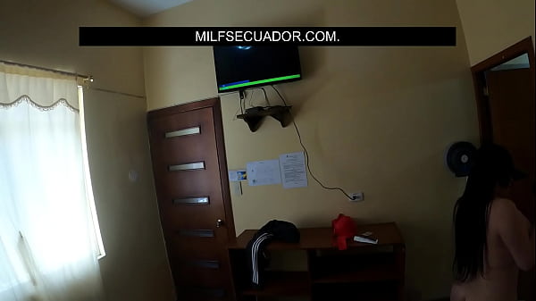 Madrastra culona adicta al anal 