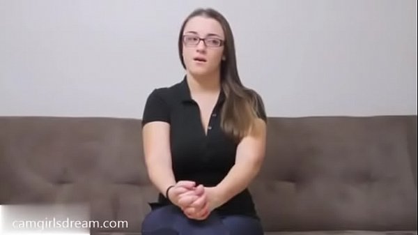 Big Boobs Glasses Chick Knows How to Move - CamGirlsDream.com