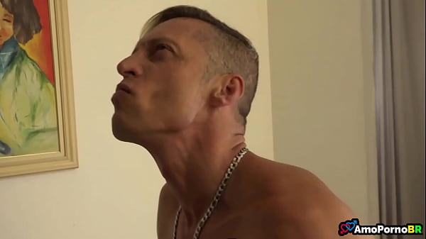 AmoPornoBR, &eacute; casos dentro de Casa, a novinha do interior, pedi ajuda ao seu velho que morava na capital, pra que ela passe algum tempo casa dele em busca de oportunidade de emprego.  