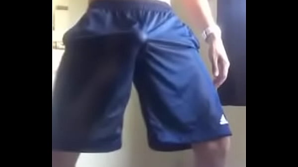 Cumming Through the Short / Gozando atrav&eacute;s do Short