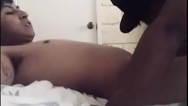 Sac&aacute;ndole el veneno a jovencito gay parte 4  