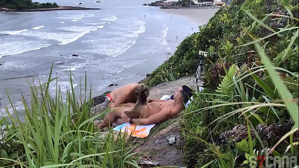 CASAL E FLAGRADO FAZENDO SEXO NA PRAIA EM SAO PAULO