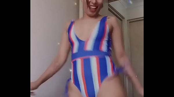 Paola culona bailando  