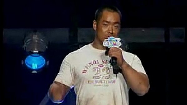 beefymuscle.com - asian bodybuilder posing on tv show