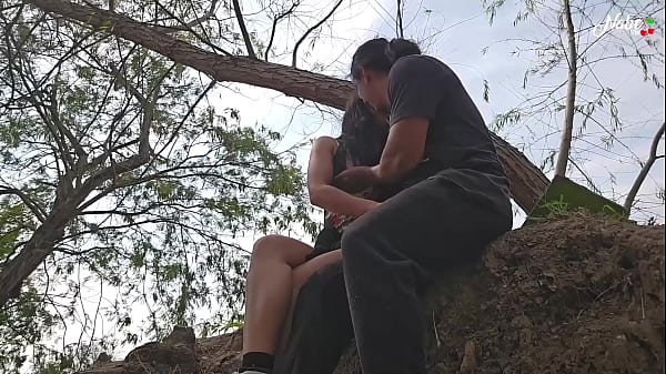 Mamada En El Lago. Le Pido Una Masturbada Y Mamada Por Una Recompensa.