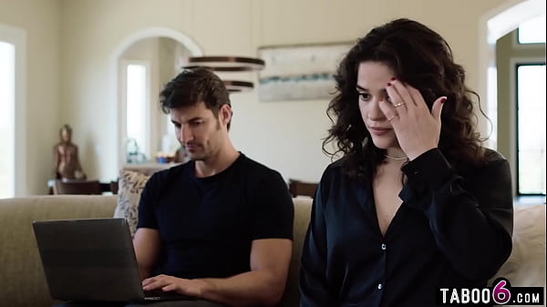 IT nerd comes across porn on this bubble butt latina MILF her computer  