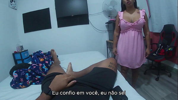 A madrasta Leyne Rodriguez precisa de um novo emprego. Legendas em ingl&ecirc;s