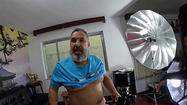 S&oacute; rola safadeza por tr&aacute;s das c&acirc;meras quando tem a chegada de Vivi Marques