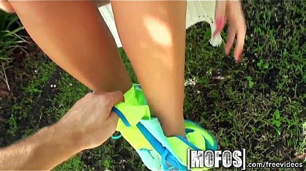 Mofos -  Payton Simmons gives her BF a Surprise