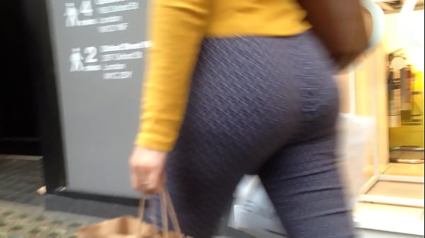 Candid Culona Latina butt public  