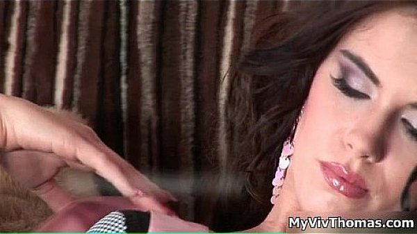 Hot brunette babe goes crazy finger