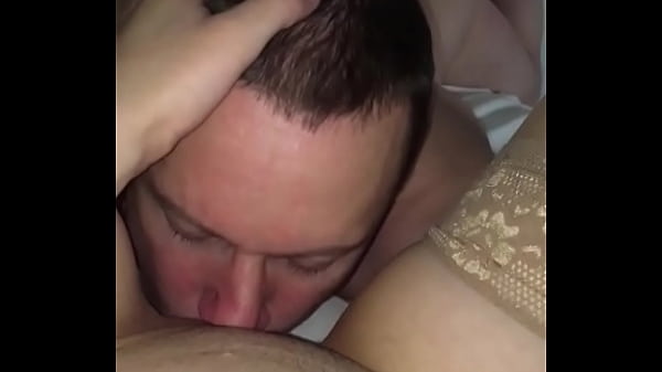 Пиздолиз старается. Куни.