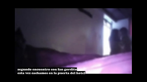 FAN GORDITO ABRE LA PUERTA DEL HOTEL PARA QUE MIREN COMO ME CACHA ME GUSTO EXHIBIRME PARTE 1