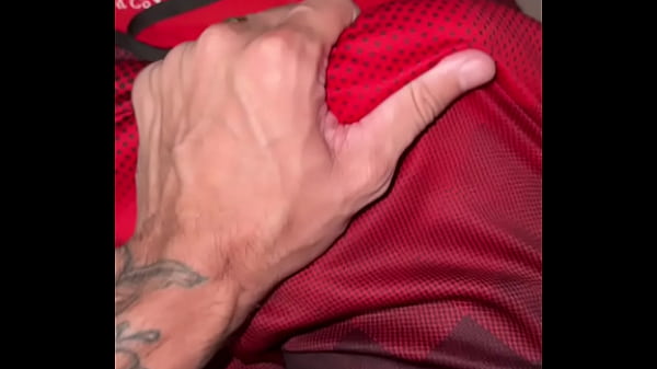 Dois heteros fazendo broderagem enquanto pela primeira vez