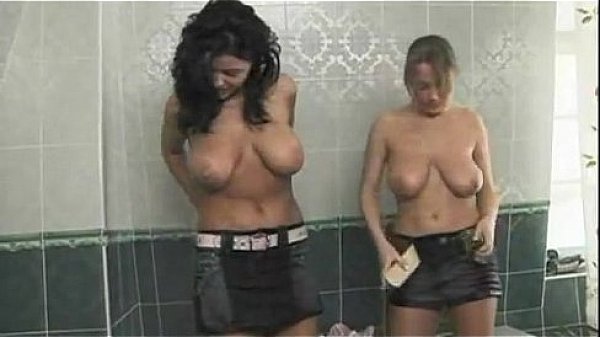 Bathroom cleaning fun turns into hardcore threesome