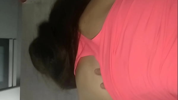 Fille chaude ce fait d&eacute;monter le cul et le gars jouis en elle