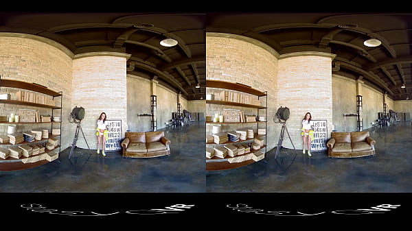 Russian amateur hottie stripping her clothes while exposing her big boobs in exclusive VR video