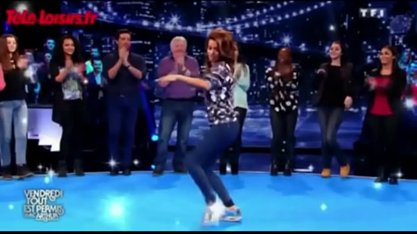 tal benyezri avec un d&eacute;hanch&eacute; tr&egrave;s sensuel