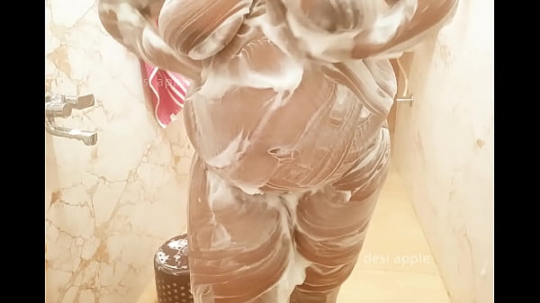 Kolkata wife bathing