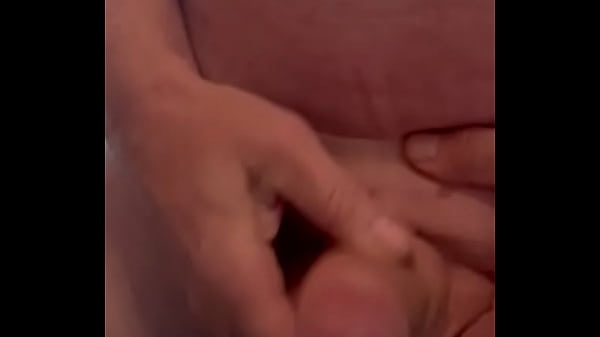 Meinen Schwanz gewichst und ins Waschbecken abgespritzt