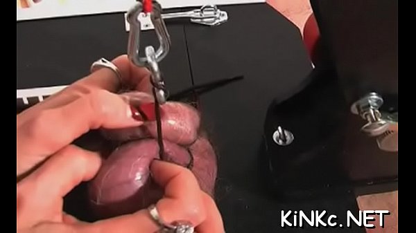 Dominant-bitch wraps up her serf  