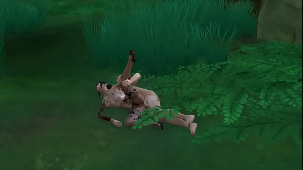 Сочная азиатка с кучей тату трахнула в ночном лесу страшного ботаника