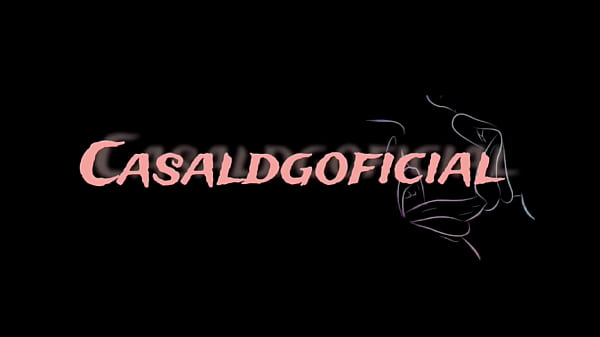 Esposa saiu e comi a vizinha ruiva, esposa voltou e dei leitinho para as duas