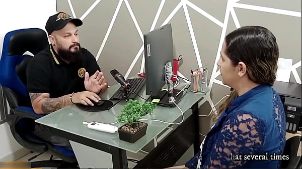 MUJER DA UN RICO ORAL A SU JEFE PARA CONSERVAR SU TRABAJO Y EL QUEDA SATISFECHO LUEGO DE ECHARLE LA LECHE EN SU BOCA - PORNO EN ESPA&Ntilde;OL