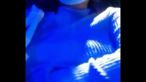 Mi novia me ense&ntilde;a sus tetas