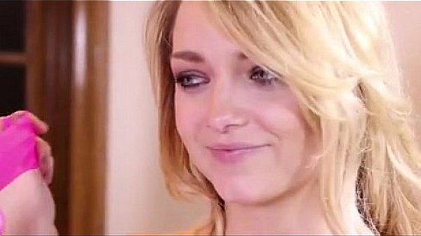 Sarah, Jazmin and Bianca party in the bath with a dildo