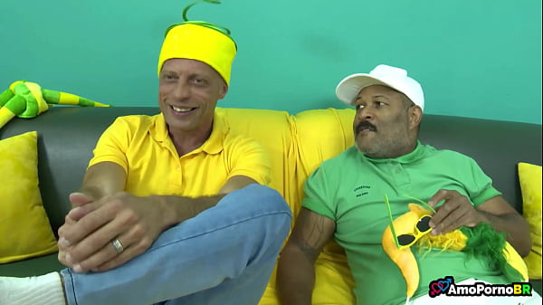 Eu e meu melhor amigo comendo minha mulher e a minha enteada gostosa  