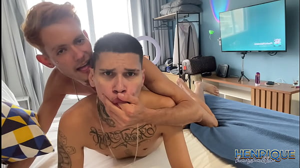 O HETERO TACOU ROLA EM MIM ENQUANTO A NAMORADA DELE FOI NO MERCADO