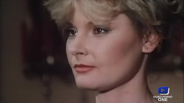 Je m'offre un trio avec deux femmes coquines et sexy