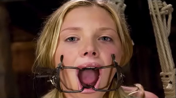 Filles attach&eacute;es