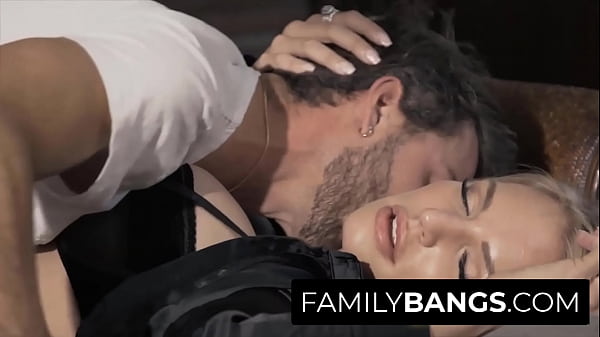 Empowered Step Aunt Knows How to Gain Attention ⭐ FamilyBangs.com 