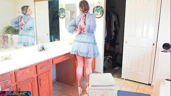 Helping stepmom dress I get to cum inside her