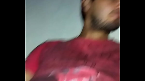 punheteiro safado da quebrada se exibe em local publico .