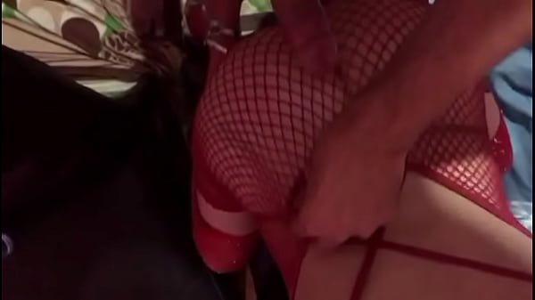 El rojo le va muy bien cuando coje  