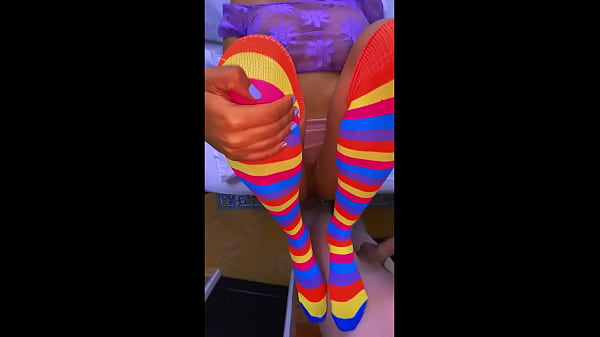 La hijastrastrastra era tan apretada que &eacute;l sent&iacute;a que estaba en otro mundo cada vez que la penetraba, movi&eacute;ndose con intensidad para llegar a lo m&aacute;s profundo. 