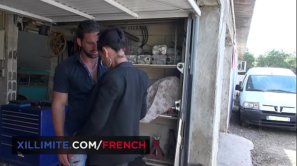 Mature woman with big boobs seduces the mechanic